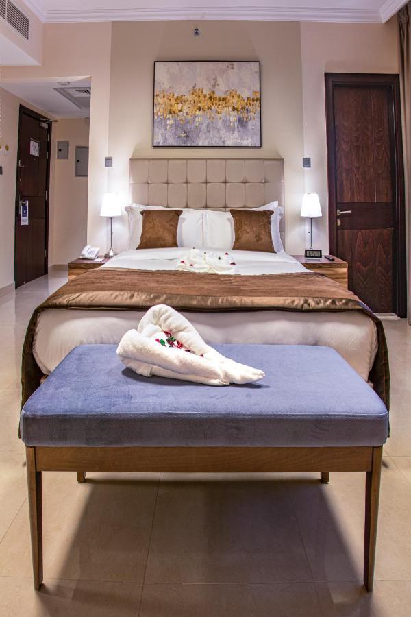 Viola Hotel Apartments Sharjah Bagian luar foto