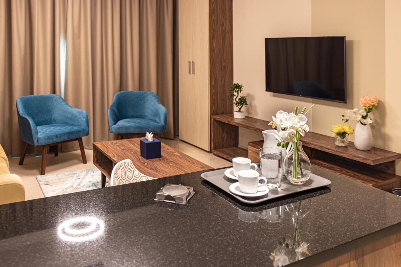 Viola Hotel Apartments Sharjah Bagian luar foto