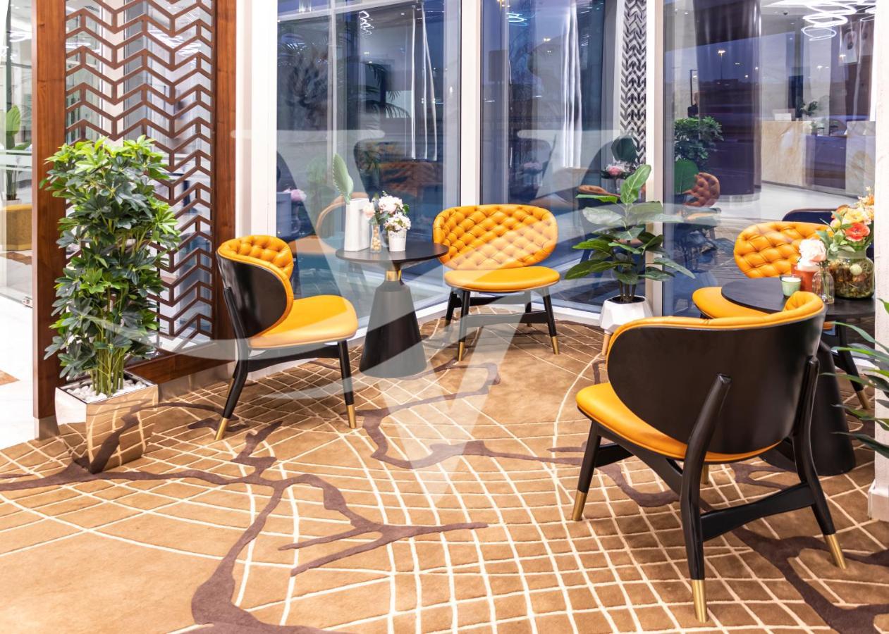 Viola Hotel Apartments Sharjah Bagian luar foto